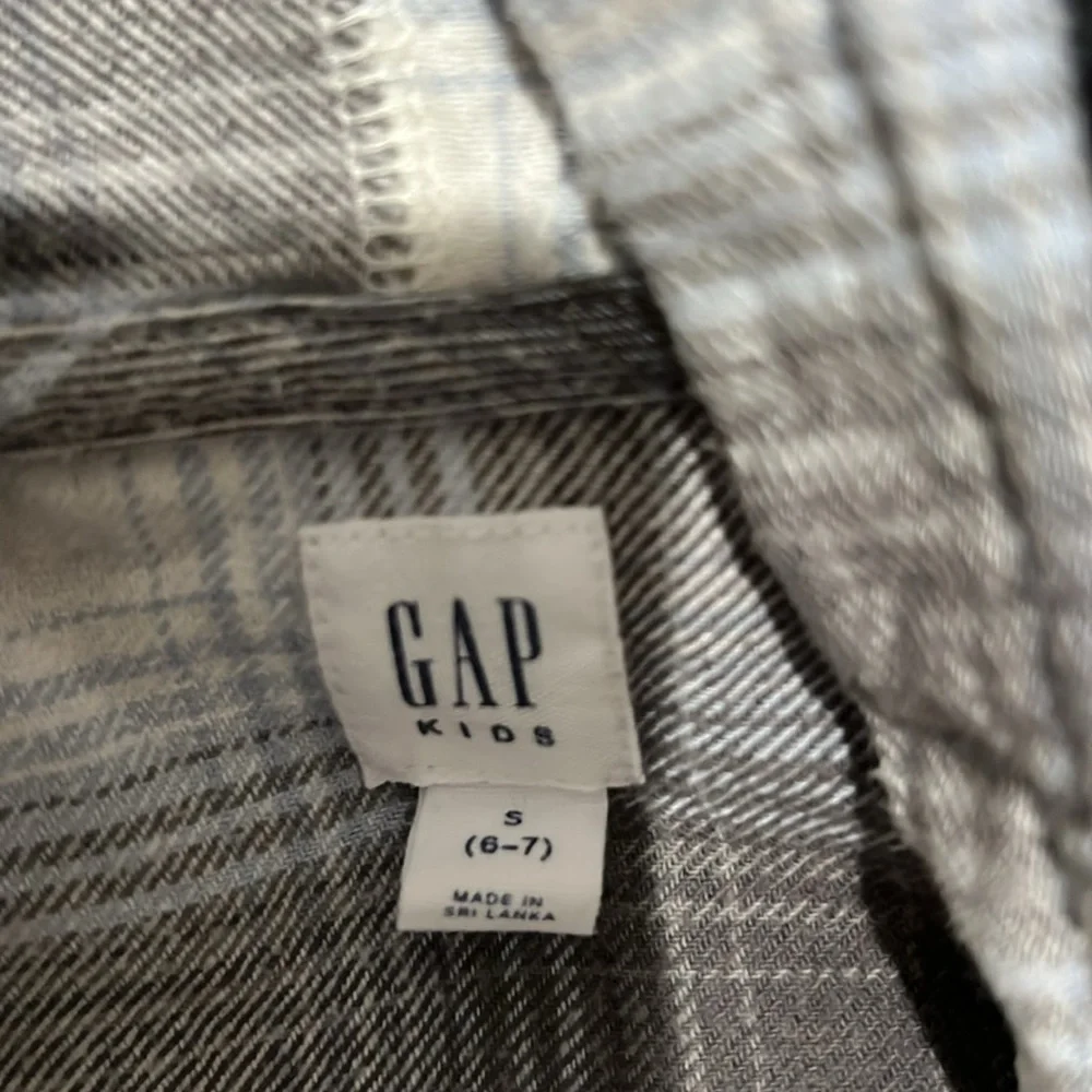Gap Boys‎ Gray Plaid Hooded button up Shirt size small 6-7